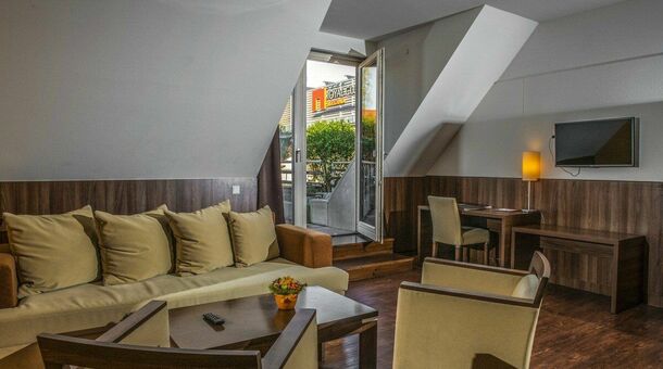 Royal Club Hotel****