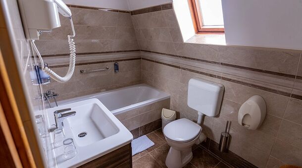 Gosztola Gyöngye - az erdő szállodája