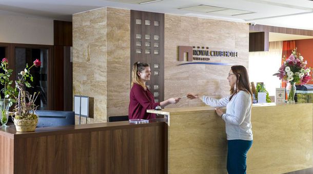 Royal Club Hotel****