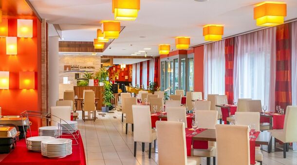 Royal Club Hotel****