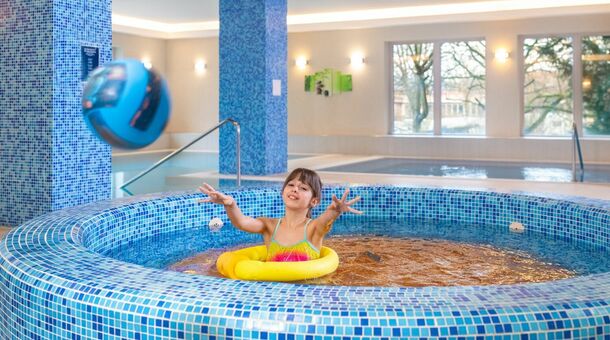 Royal Club Hotel****