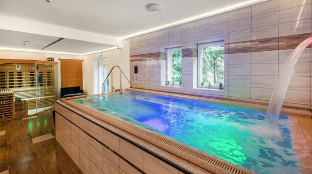 Royal Club Hotel****