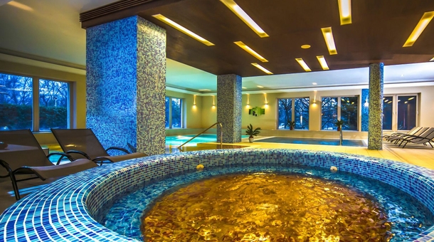 Royal Club Hotel****