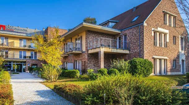 Royal Club Hotel****