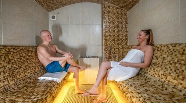 Royal Club Hotel****