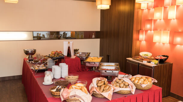 Royal Club Hotel****