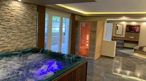 The Jakuzzi Room