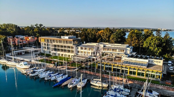 Hotel Yacht**** Wellness & Business