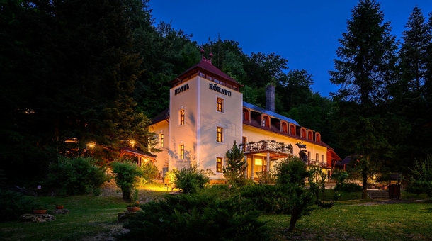 Kőkapu Vadászkastély és Hotel & Apartments