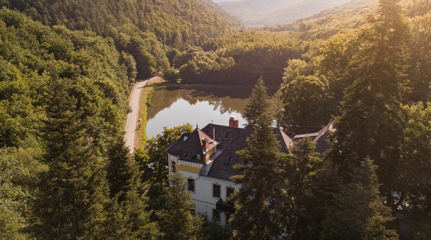 Kőkapu Vadászkastély és Hotel & Apartments