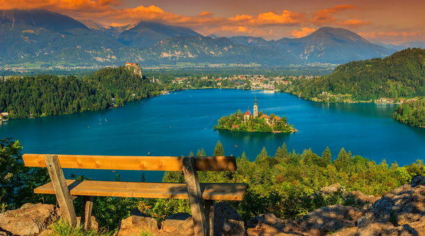 Idilli pihenés a varázslatos Bledi-tónál!