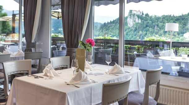 Idilli pihenés a varázslatos Bledi-tónál!