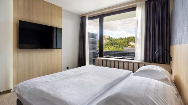 Idilli pihenés a varázslatos Bledi-tónál!