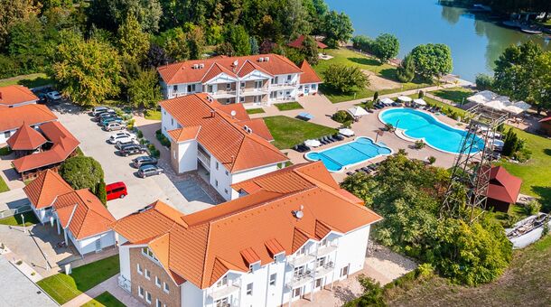 Aranyszarvas Panzió****, Étterem és Grillterasz