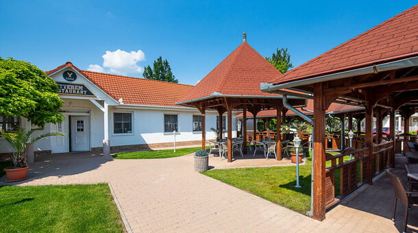 Aranyszarvas Panzió****, Étterem és Grillterasz