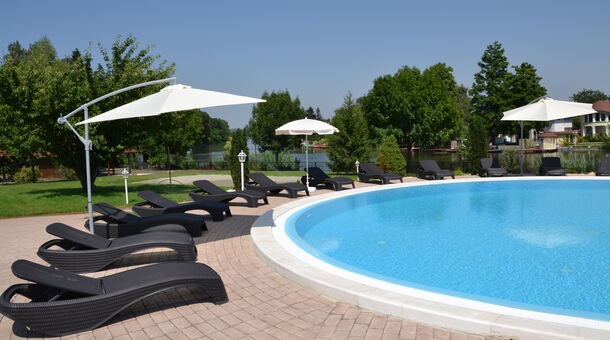 Aranyszarvas Panzió****, Étterem és Grillterasz