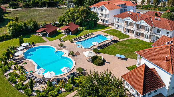 Aranyszarvas Panzió****, Étterem és Grillterasz