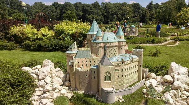 Aranyszarvas Panzió****, Étterem és Grillterasz