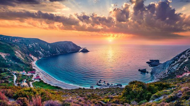 Nyárindító pihenés Kefalónia szigetén!