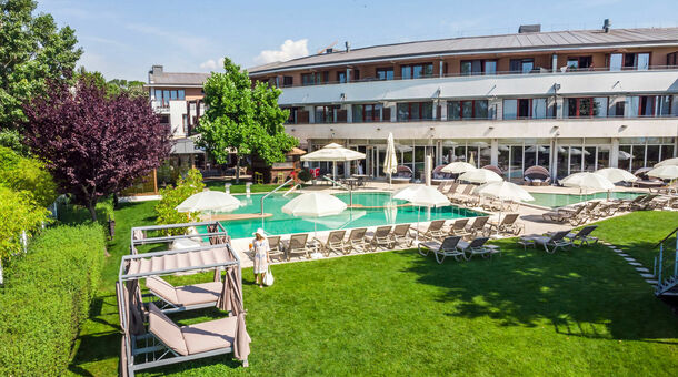 Hotel Golden Lake Resort****superior