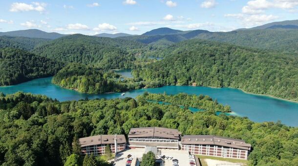 Pihenés a Plitvicei-tavaknál!