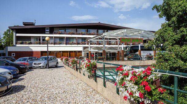 Pihenés a Plitvicei-tavaknál!