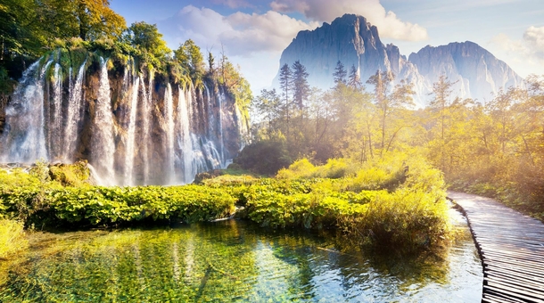 Pihenés a Plitvicei-tavaknál!