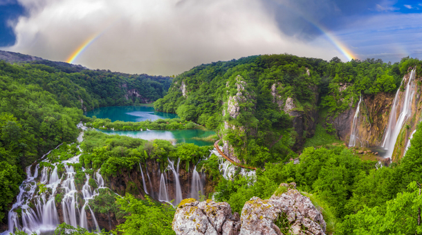 Pihenés a Plitvicei-tavaknál!