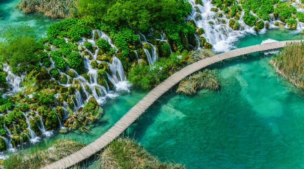Pihenés a Plitvicei-tavaknál!