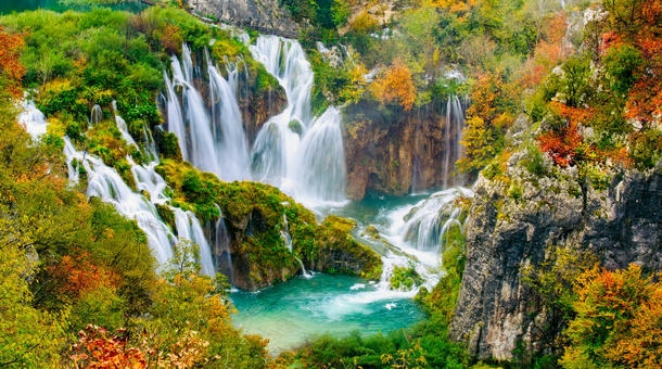 Pihenés a Plitvicei-tavaknál!