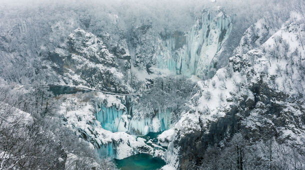 Pihenés a Plitvicei-tavaknál!