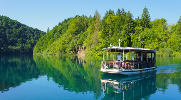 Pihenés a Plitvicei-tavaknál!