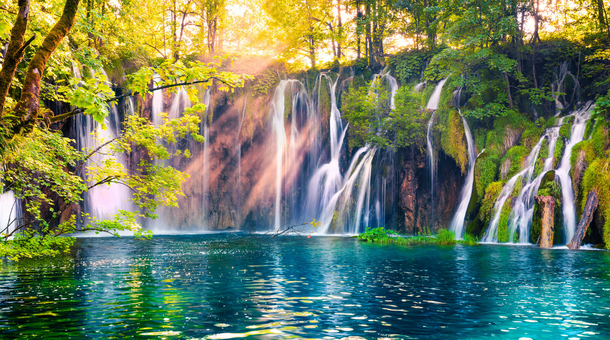 Pihenés a Plitvicei-tavaknál!