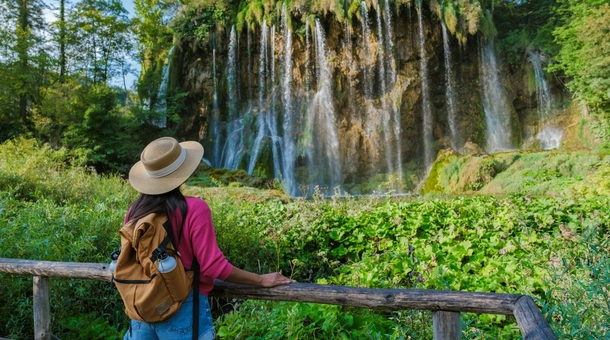 Pihenés a Plitvicei-tavaknál!