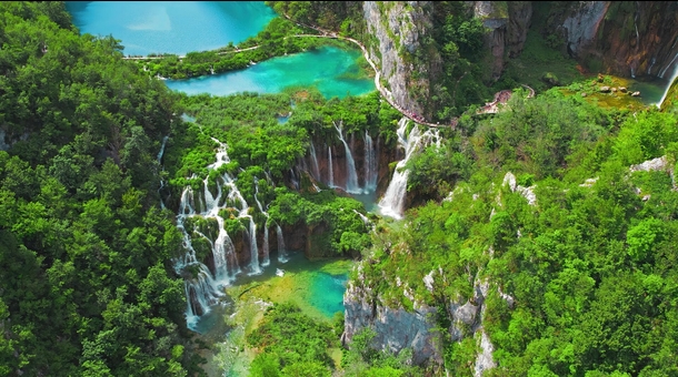 Pihenés a Plitvicei-tavaknál!