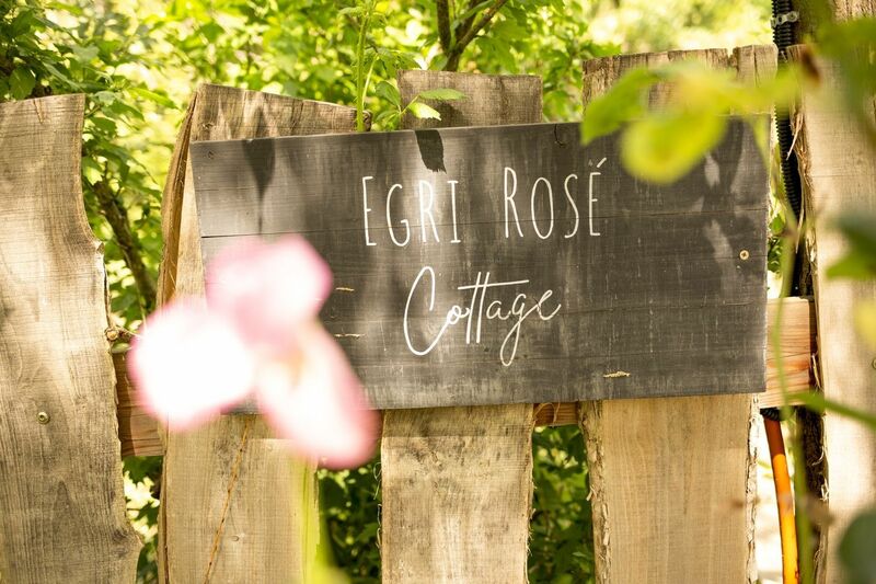 Chillinn Rosé Cottage