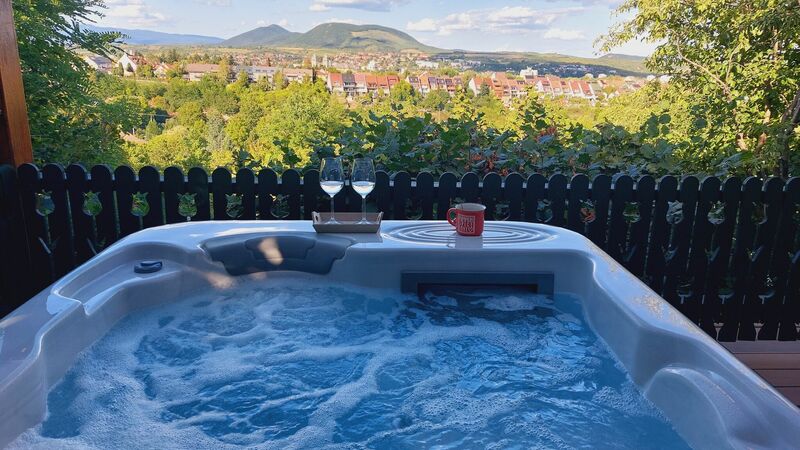 Chillinn Rosé Cottage