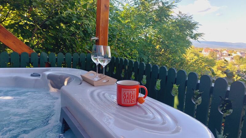Chillinn Rosé Cottage