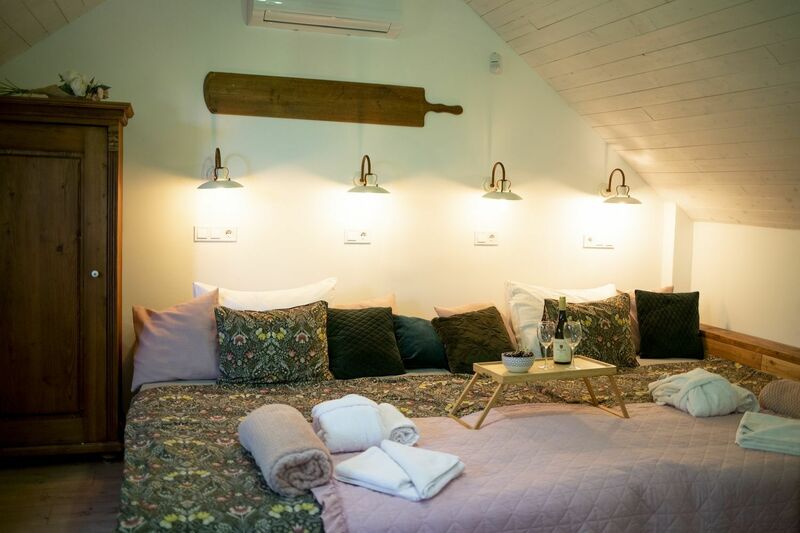 Chillinn Rosé Cottage