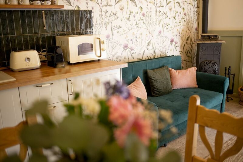 Chillinn Rosé Cottage