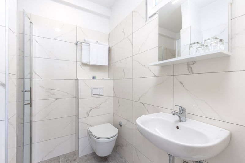 Melléképületi kétágyas pótágyazható standard tenger oldali balkonos szoba