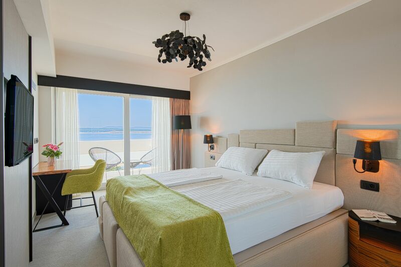 Kétágyas főépületi prémium tengerre néző balkonos szoba