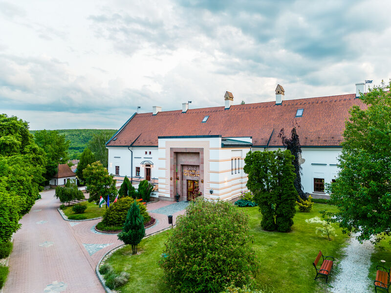 Hotel Vécsecity****