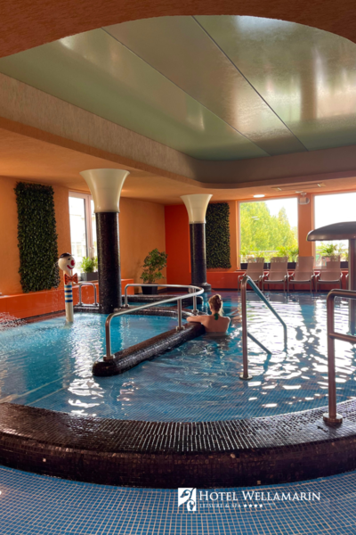 Beltéri élménymedence