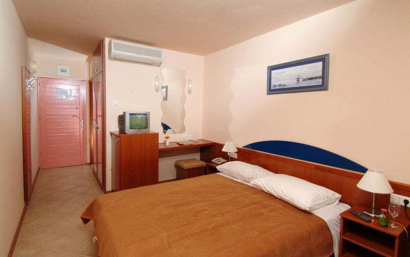 Kétágyas pótágyazható szoba