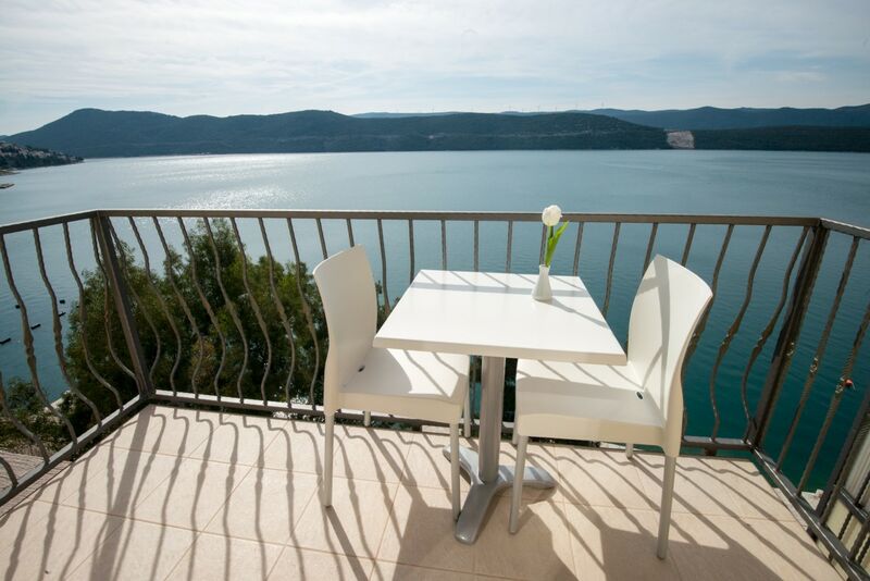 2+2 ágyas superior tengerre néző balkonos szoba