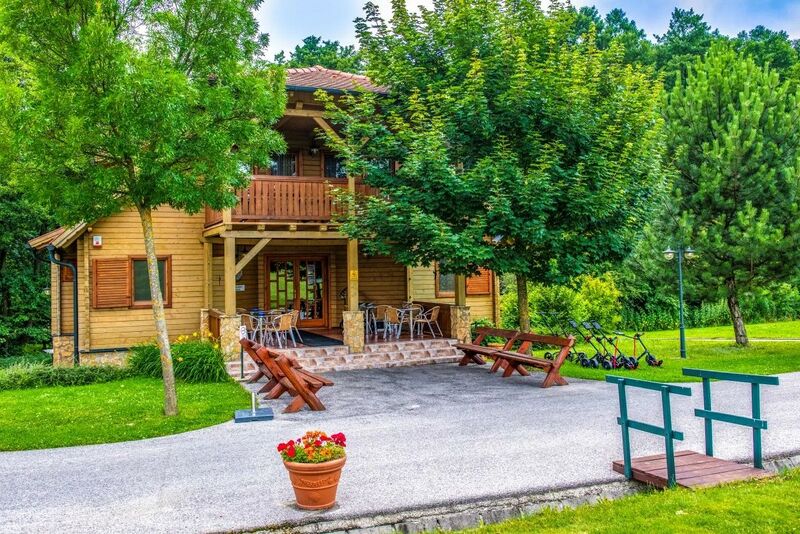 Szarvaskút Vendégházak +16 - Clubház