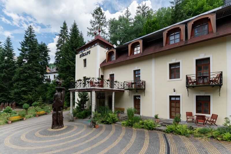 Kőkapu Vadászkastély és Hotel & Apartments