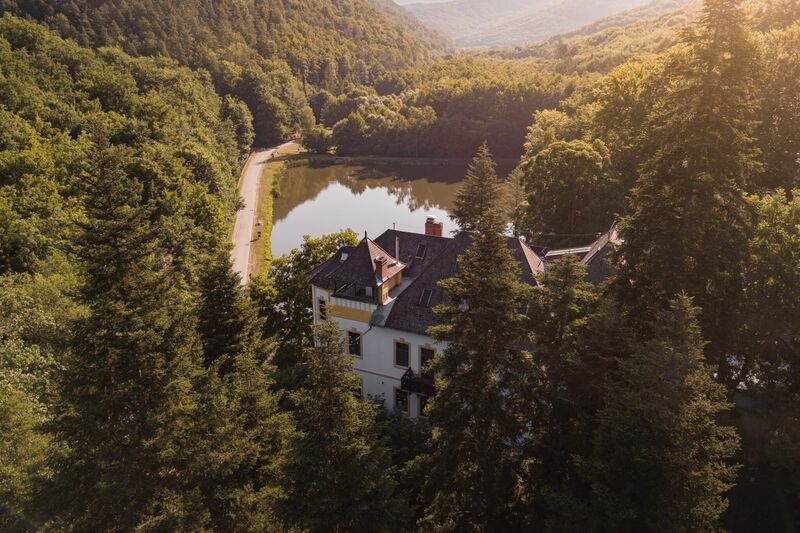 Kőkapu Vadászkastély és Hotel & Apartments
