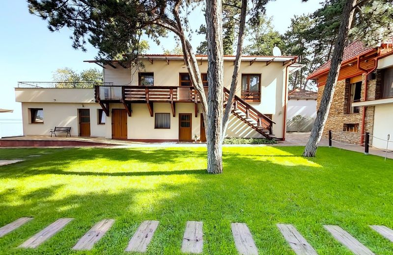 Royal Mediterran****